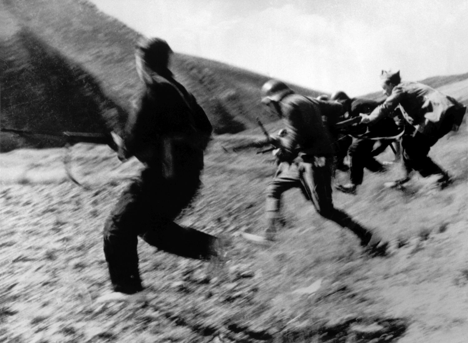 <em>Cerro Muriano, frente de Córdoba, 5 de septiembre 1936 </em>(Cerro Muriano, fronte de Córdoba, 5 de setembro 1936); <em>Santa Eulalia, frente de Aragón, agosto 1936 </em>(Santa Eulalia, fronte de Aragón, agosto 1936); <em>Madrid, noviembre-diciembre 1936 </em>(Madrid, novembro-decembro 1936); e <em>Barcelona, agosto 1936</em>