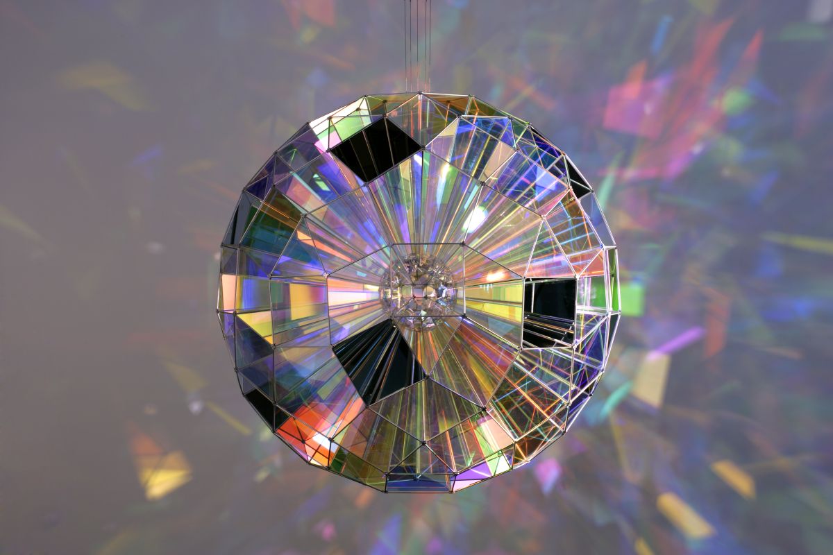 <em>Colour Square Sphere </em>(Esfera  cadrada de cor, 2007)