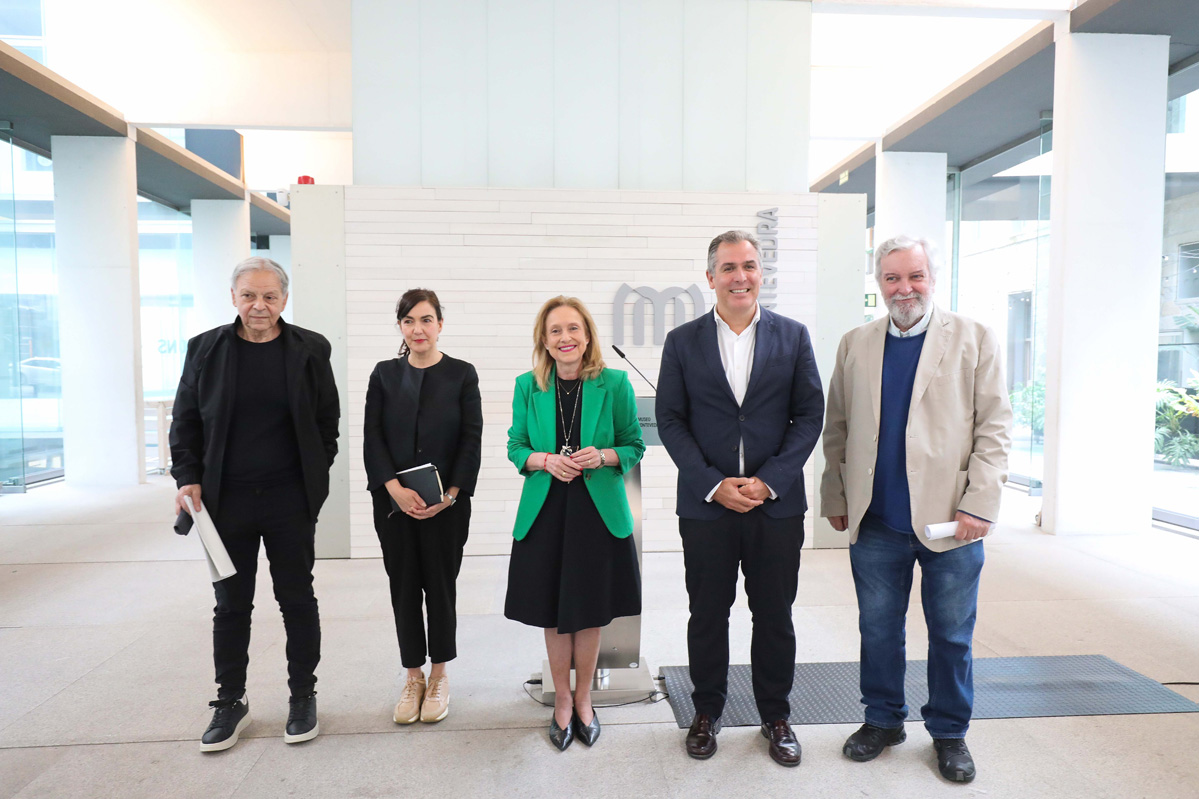 Rafa Domínguez presenta el equipo comisarial de la Bienal de Arte de Pontevedra del 2025, con Antón Castro como comisario general y Antón Sobral como coordinador